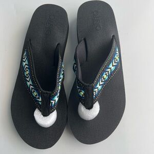 Women’s Black and Blue Sandals Size 9